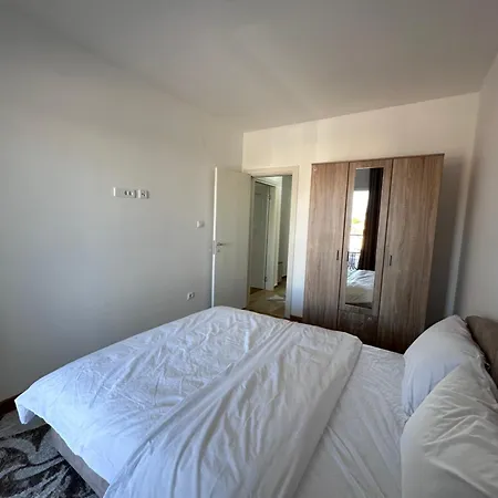 Modern 1br With Garage, Great Spot Podgorica