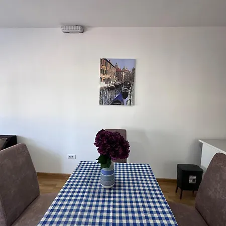 Modern 1br With Garage, Great Spot Appartamento