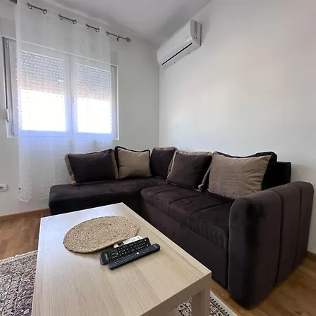 Modern 1br With Garage, Great Spot דירה פודגוריצה