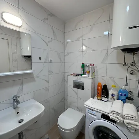 Modern 1br With Garage, Great Spot דירה *